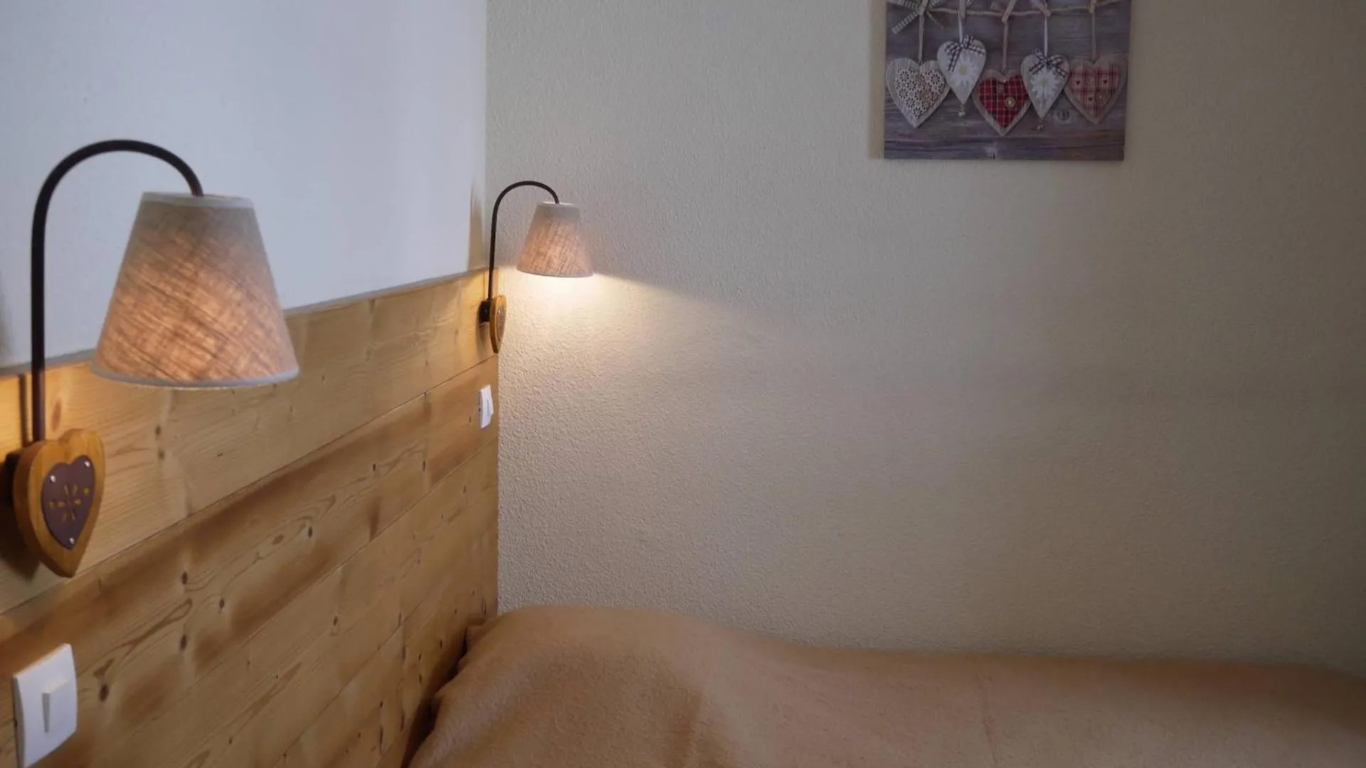 Apartment Charmant Appart A Meribel, Balcon, Kitchenette, 1 Chambre, Ascenseur - Fr-1-355-115